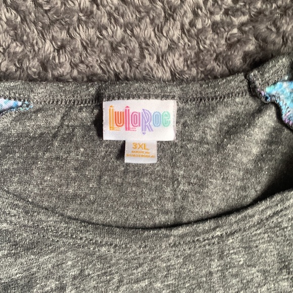 LuLaRoe top - Picture 2 of 4